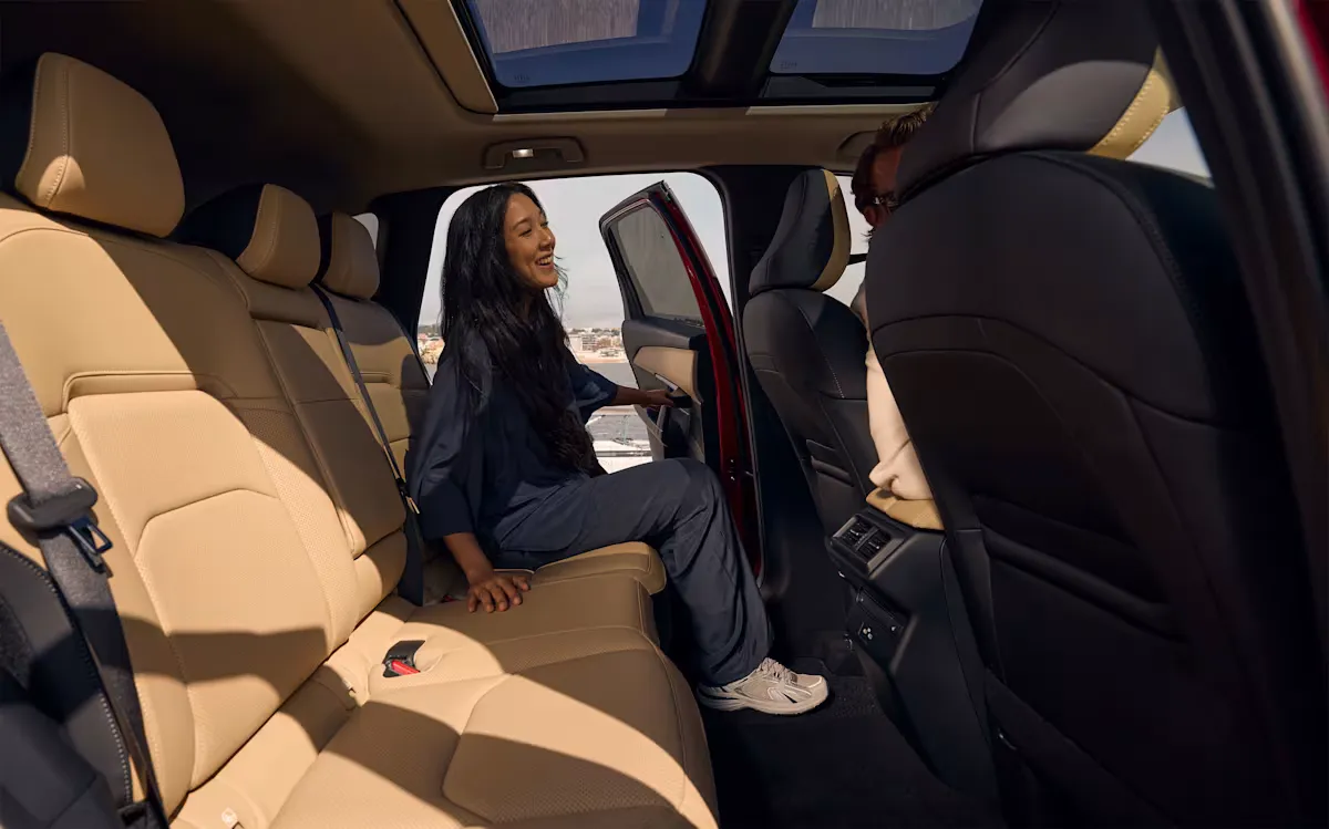 mazda-cx-5-ben-fiatal-no-ul-es-mosolyog-a-hatso-ulesen